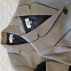 2 Women's Le SUIT 10 BLACK and CREAM